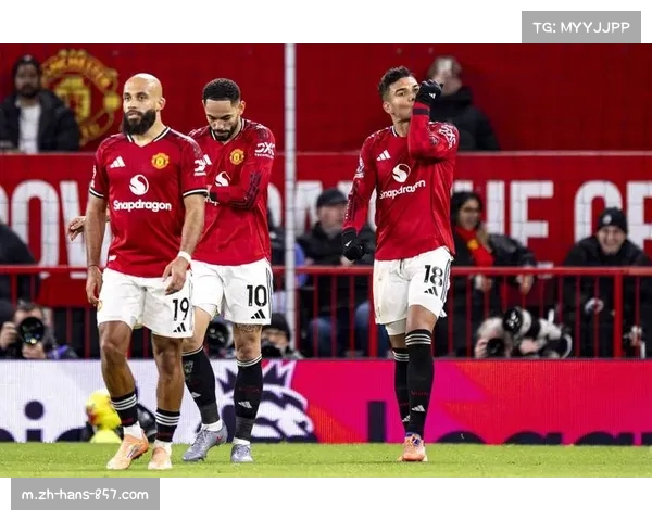 曼联卡塞米罗被换下致中场失控 后腰屏障崩塌暴露防守漏洞